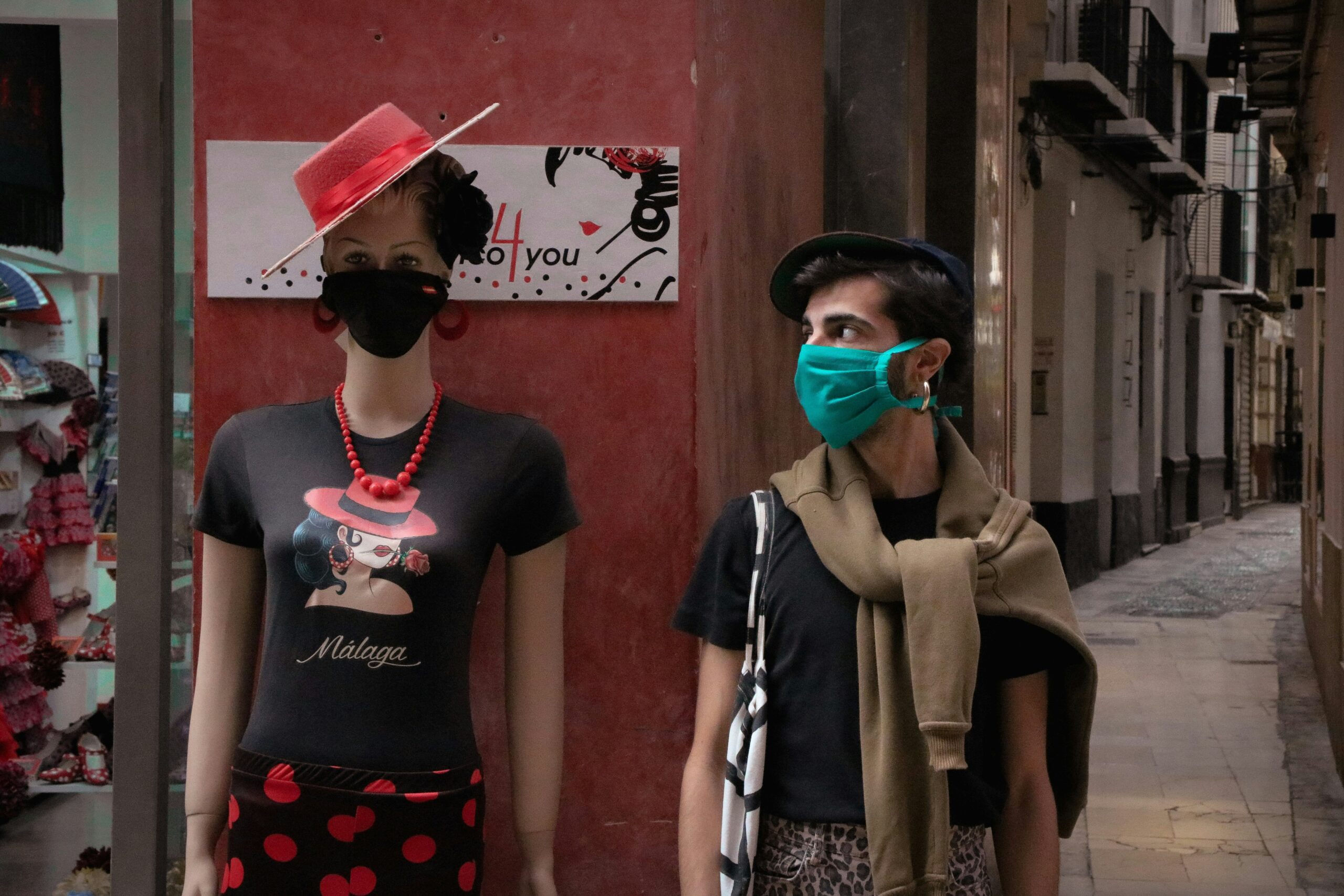 An infographic explaining basic principles of color theory applied to gaming aesthetics.