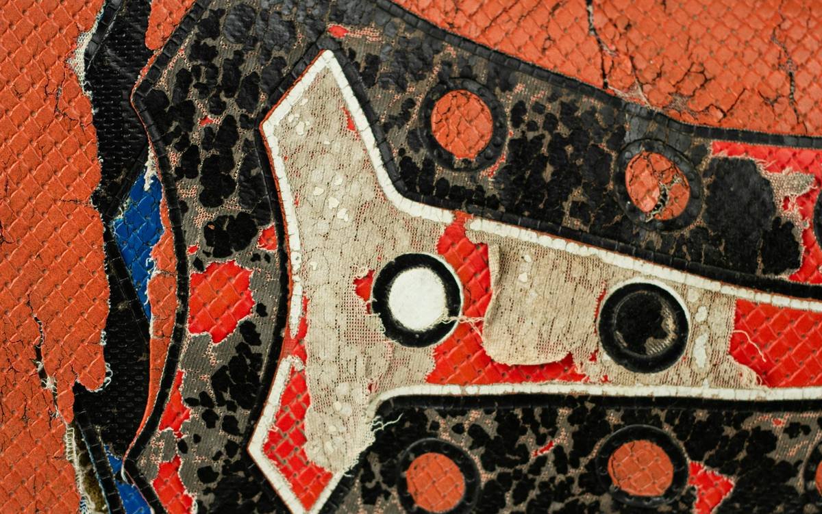 Side-by-side comparison of high-res vs. low-res Fortnite skins on Dusty Depot showing visibility differences