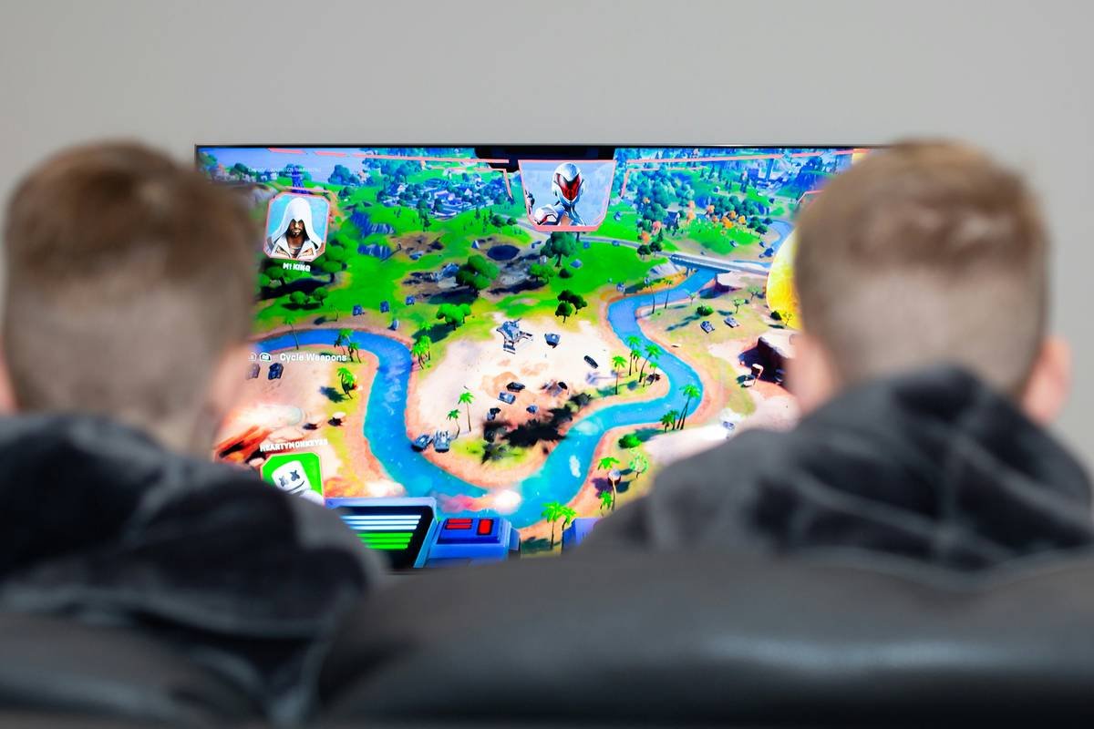 Fortnite Combat Tips That Actually Win Fights (No, Building Spam Isn’t Enough)